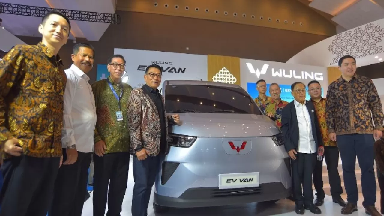 Wuling Perkenalkan EV Van di PEVS 2025.