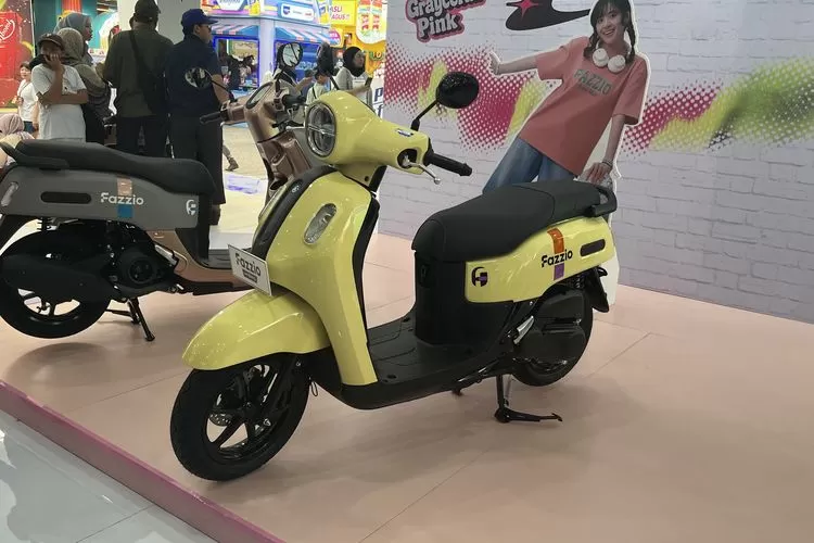 Yamaha Fazzio tampil dalam 2 warna di Jakarta Fair Kemayoran.