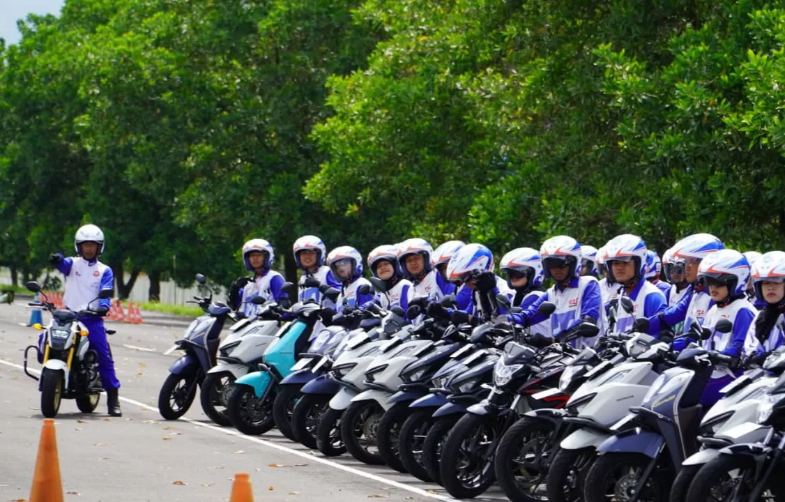 Instruktur safety riding Honda