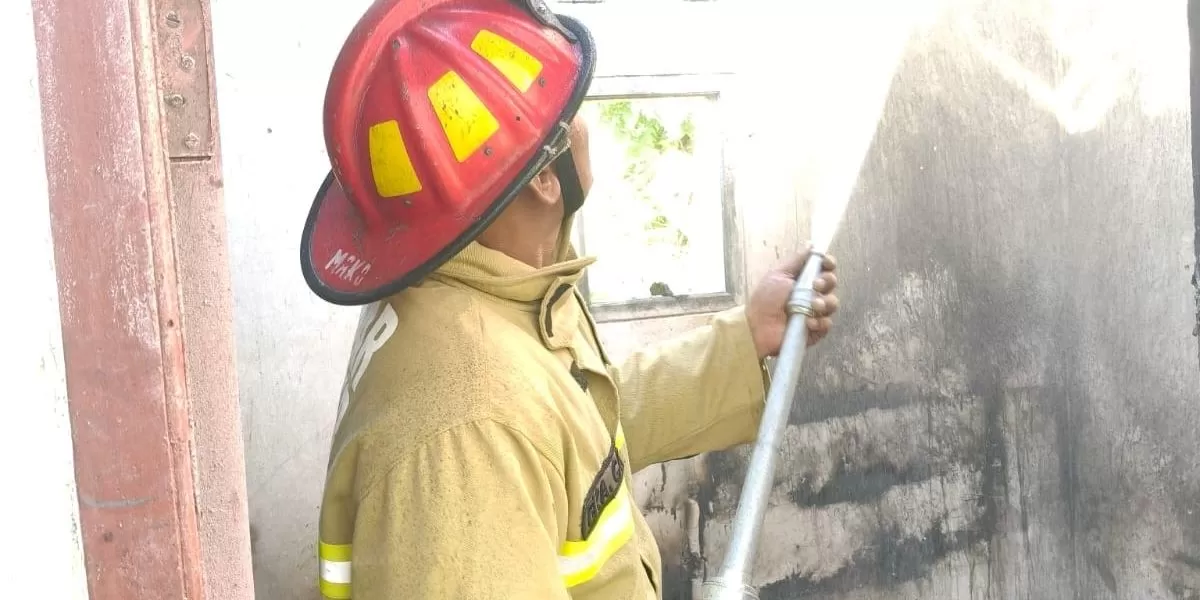 Rumah Warga di Kepanjen Gumukmas Terbakar Akibat Anak Bermain Korek Api, Damkar Jember Bergerak Cepat (ppid.jemberkab.go.id)