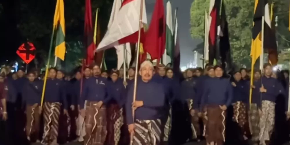 Tradisi Mubeng Beteng Yogyakarta di Malam 1 Suro 2026 (Jawaheadline.com)