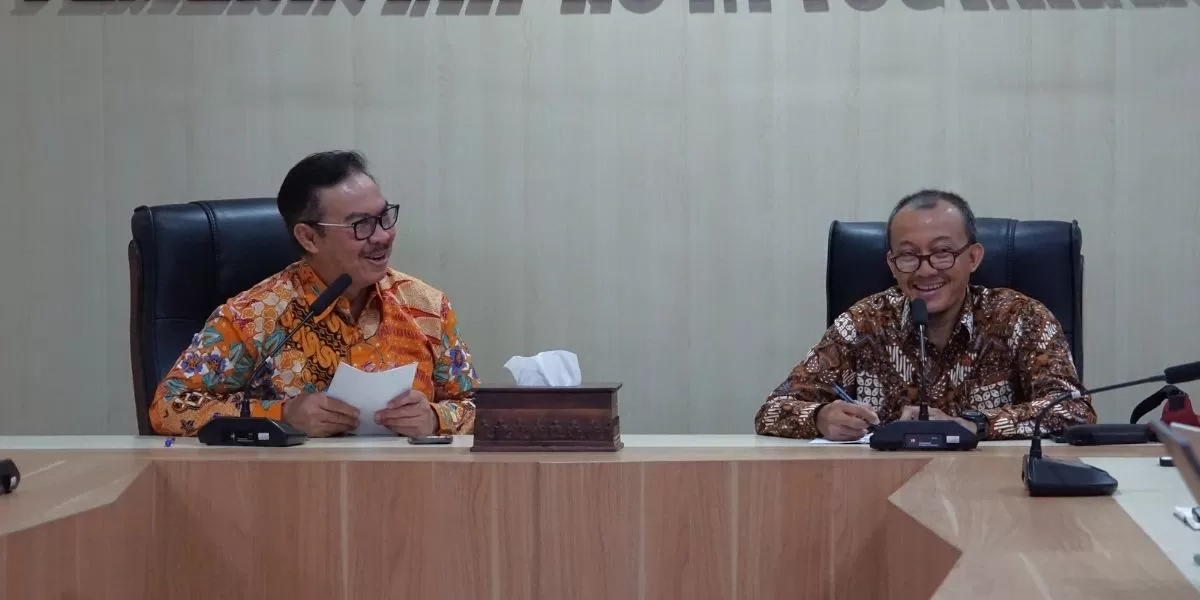  audiensi bersama Wali Kota Yogyakarta Hasto Wardoyo terkait pelaksanaan kegiatan Wellness Architecture Masterclass Satu Kampung Satu Arsitek di Ruang Yudistira Balai Kota, Kamis (18/6/2026) (warta.jogjakota.go.id)