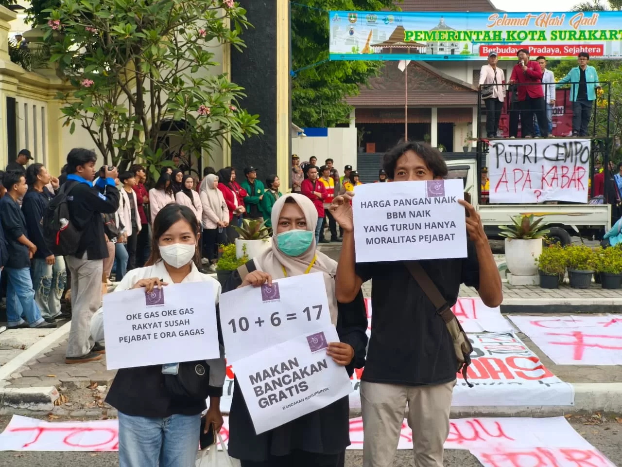 Demo BEM Solo Raya di Solo, Kritisi Program MBG hingga Kenaikan Harga BBM (kliksolonews/Lukas Budi)