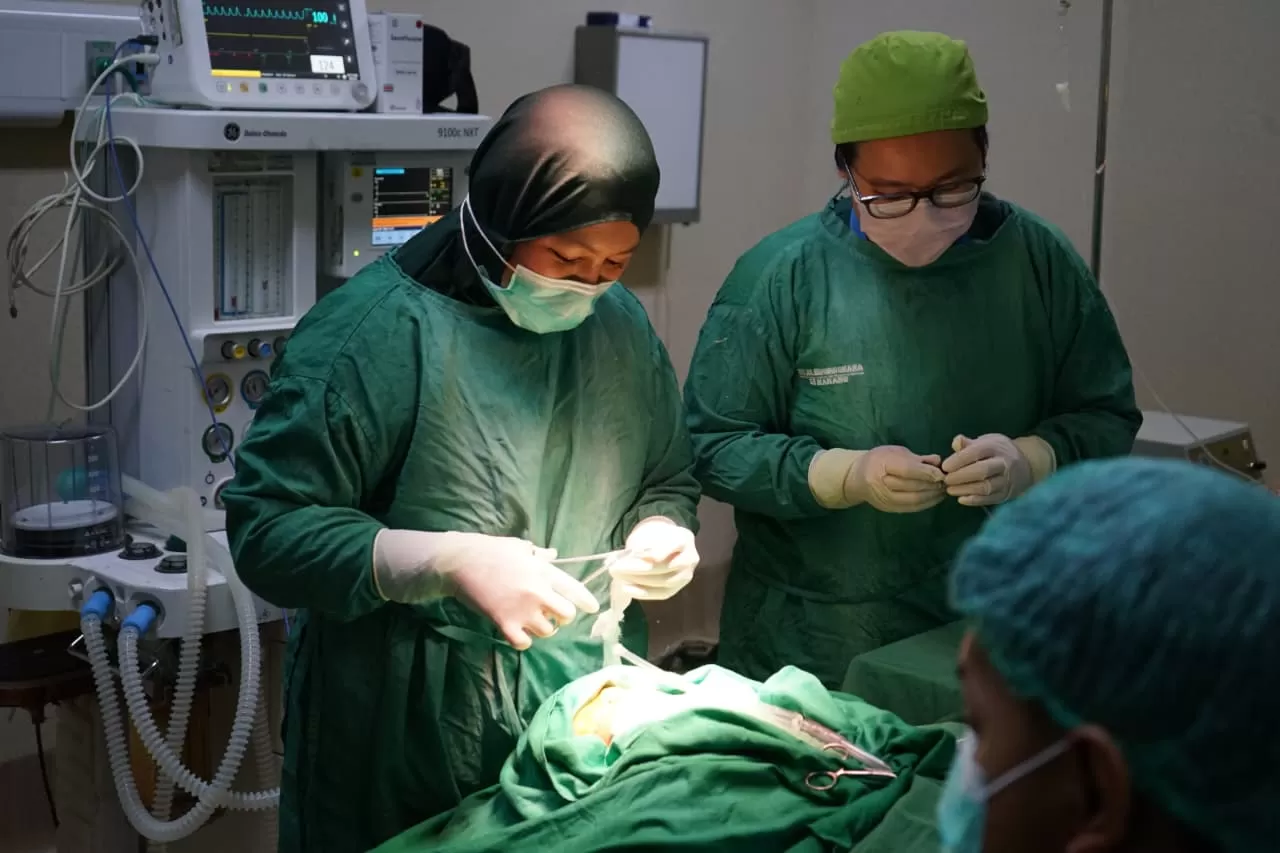 Hari Bhayangkara ke-80, Polda Jateng Gelar Bakti Kesehatan Gratis: Operasi Katarak hingga Celah Bibir untuk Warga. (kliksolonews/dok Polda Jateng)