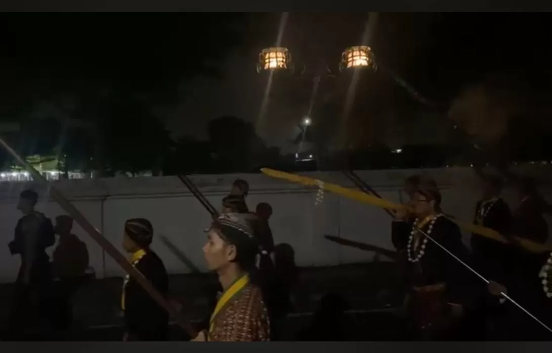 Respati Ardi Ikuti Kirab Pusaka Dalem Malam 1 Suro Mangkunegaran, Ajak Warga Introspeksi Diri. (kliksolonews/Lukas Budi)