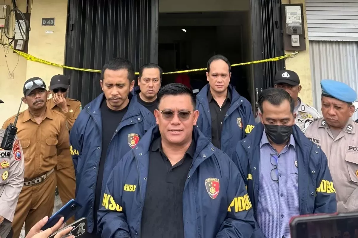 Direktur Tindak Pidana Ekonomi dan Khusus Bareskrim Polri, Ade Safri Simanjuntak. Bareskrim Polri Tahan Dua Direksi PT SJU, Diduga Terlibat Tambang Emas Ilegal dan TPPU. (kliksolonews/dok Tribratanews)