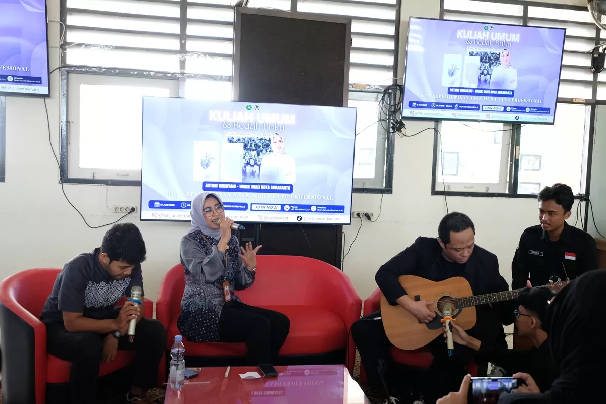 Astrid Widayani Berbagi Inspirasi Kepemimpinan dan Bedah Buku The Untold Story di Universitas Veteran Sukoharjo. (kliksolonews/dok Pemkot Surakarta)