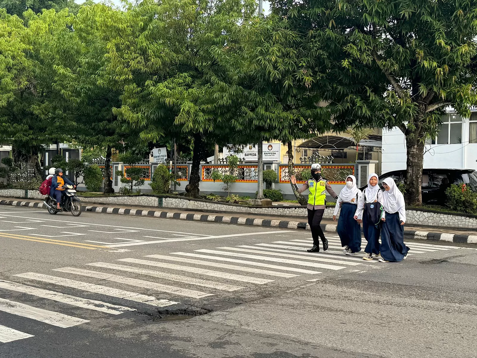 Jangan Sepelekan Zebra Cross! Ini Aturan dan Denda bagi Pengendara yang Langgar Hak Pejalan Kaki. (kliksolonews/dok Kakorlantas)