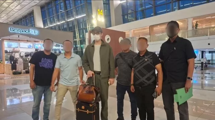 Kejagung Tangkap Buronan Kasus Penipuan Batu Bara Rp7 Miliar di Bandara Soetta. (kliksolonews/dok Kejagung)