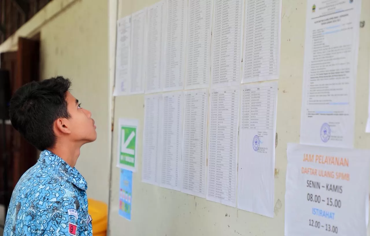 Jangan Terlewat! Ratusan Ribu Siswa Diterima, Ini Jadwal Daftar Ulang SPMB Jateng 2026. (kliksolones/dok Pemprov Jateng)