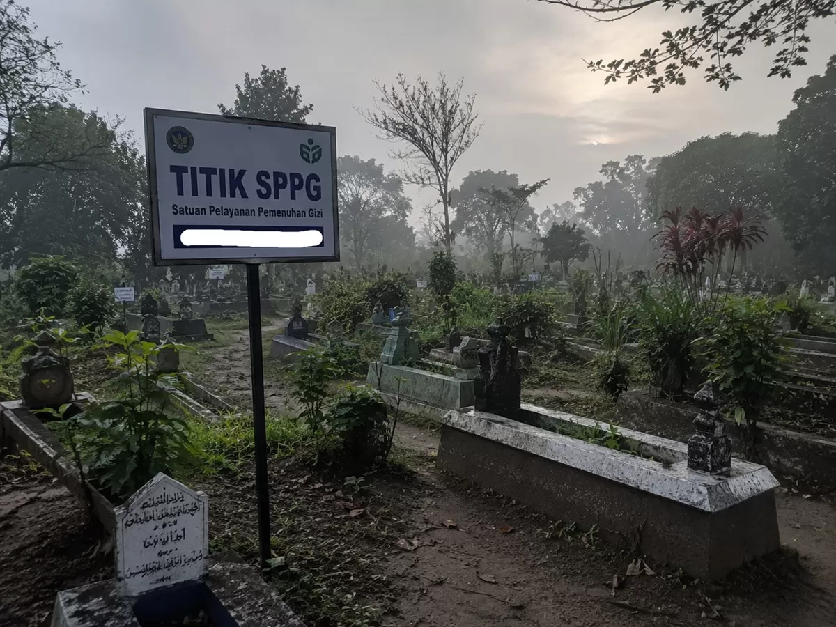 HEBOH! Diduga 100 Titik SPPG Fiktif di Cilacap, Ada di Tengah Sawah hingga Kuburan. (kliksolonews/dok AI)