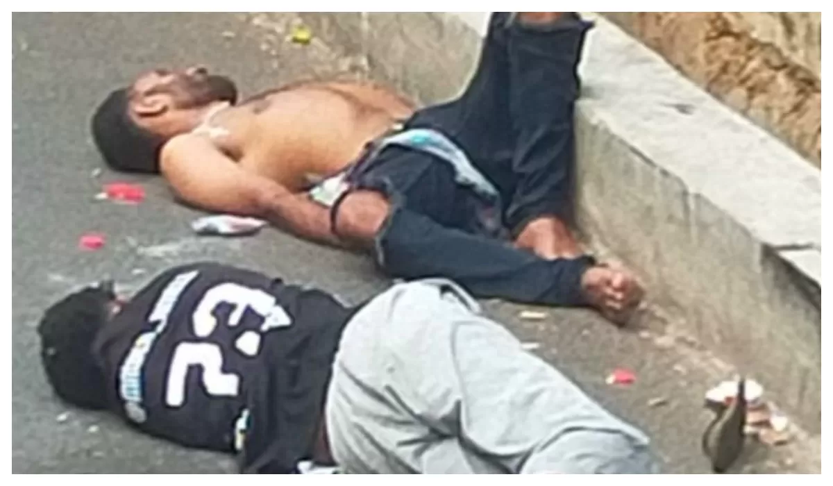 Sejumlah pemuda ditemukan warga tidur di pinggir Jalan Lagga Raya, Lenteng Agung, Jakarta Selatan, Jumat (11/9) pagi. (Istimewa)