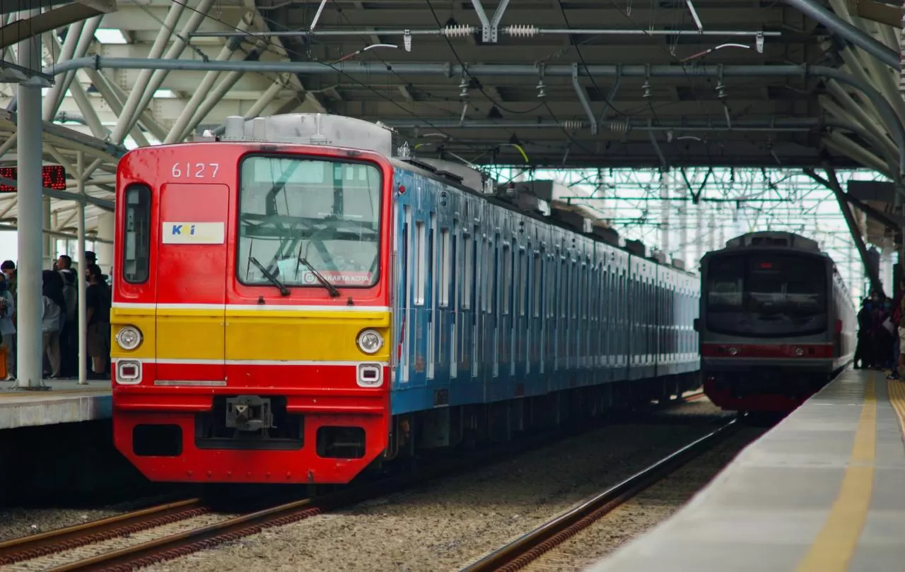 Commuter Line (Istimewa)