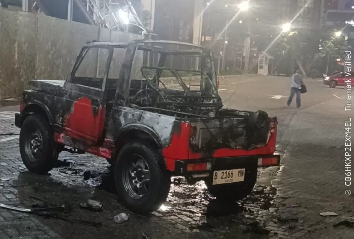 penampakan Suzuki Jimny Klasik terbakar di PIM 5/foto Facebook TMC Polda Metro