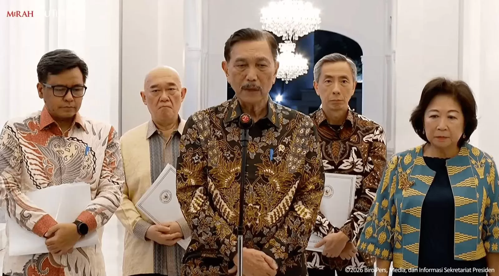 Ketua Dewan Ekonomi Nasional Luhut Binsar Pandjaitan menyampaikan kajian perubahan definisi korupsi di Istana Merdeka, Jakarta, Selasa, 20 Oktober 2026. (Sumber: YouTube Sekretariat Presiden)