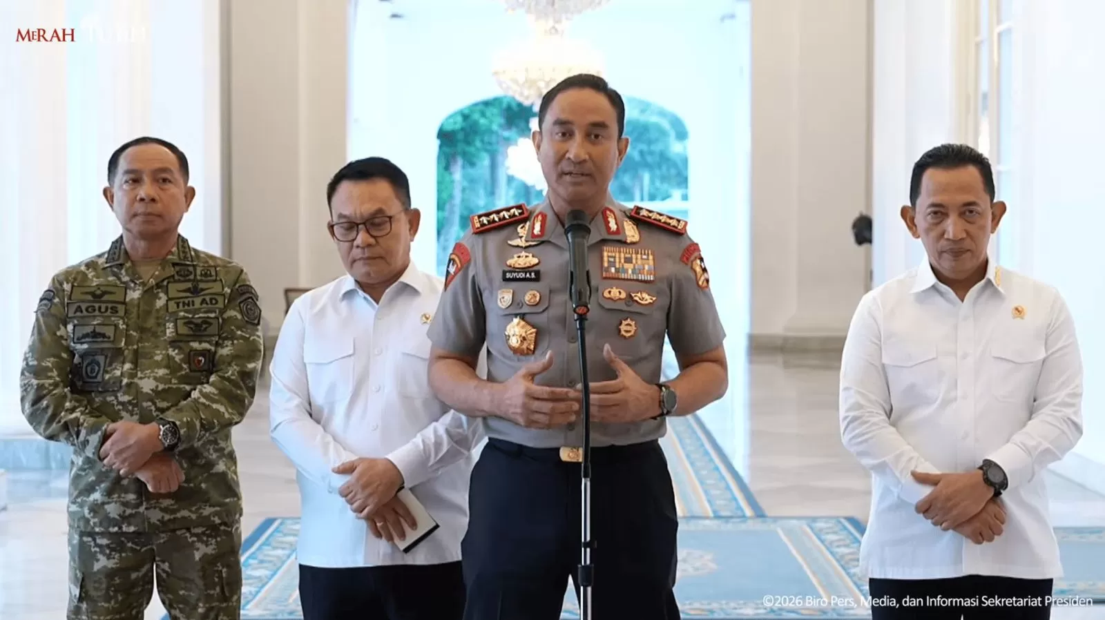 Kapolri Jenderal Suyudi Ario Seto memberikan keterangan di Kompleks Istana Kepresidenan, Jakarta, terkait penanganan kasus karhutla yang melibatkan korporasi. (Sumber: YouTube Sekretariat Presiden)