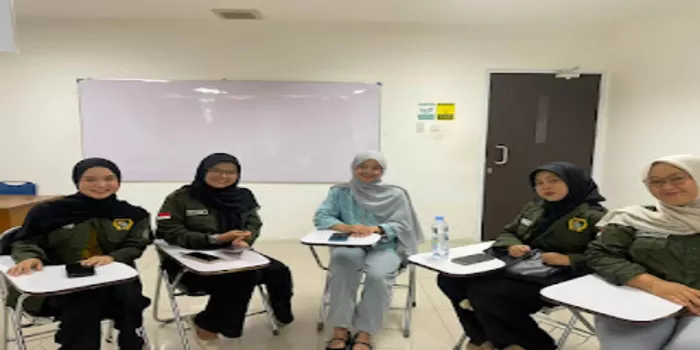 Feby Aulia Yolandi bersama tim Educeria.com. (Kyara Aisyah/Educeria.com) 