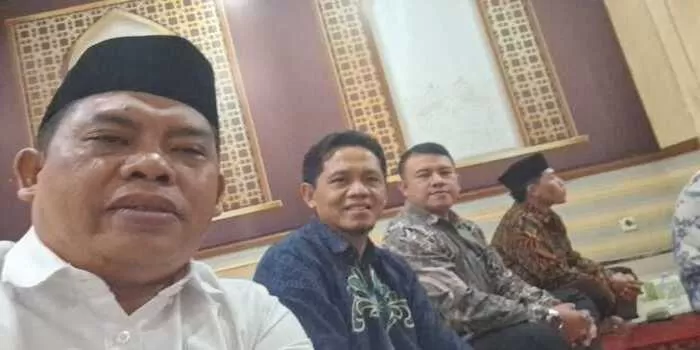 Rektor Universitas Muhammadiyah Tangerang (UMT), Warsito (paling kiri) saat menghadiri acara PP Muhammadiyah. (dok. pribadi)