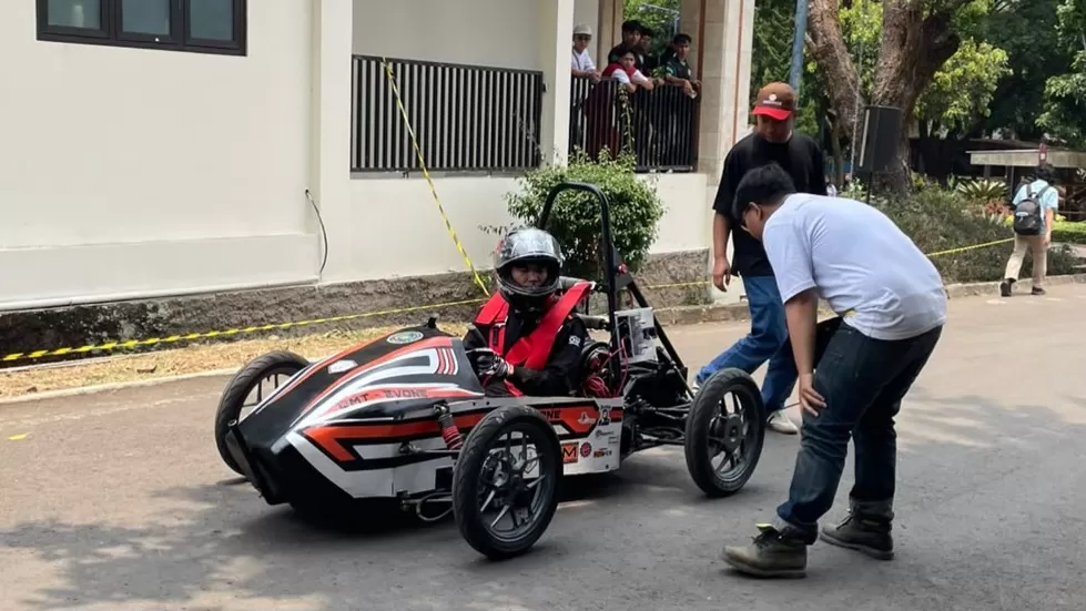 Mobil listrik karya Cisadane Benteng Team UMT pada Kompetisi Mobil Listrik Indonesia (KMLI) XIV 2026. (dok. Pribadi)