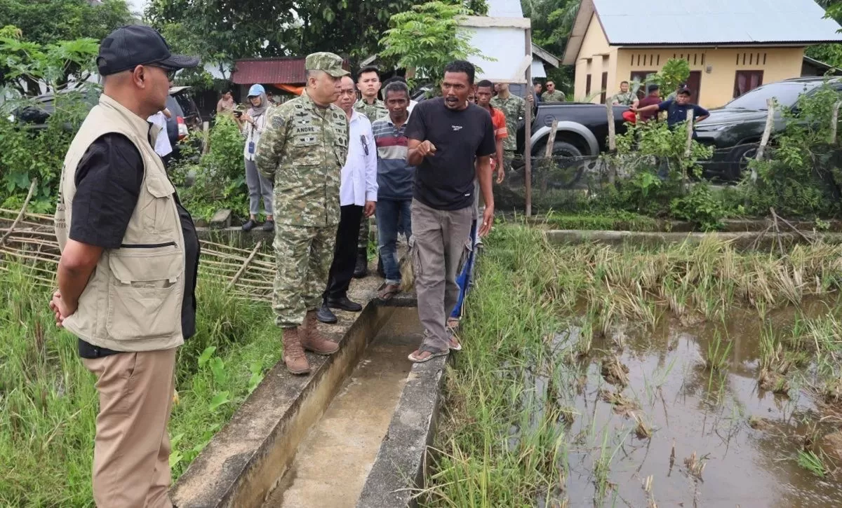 Tim  Monev Satuan Tugas PRR meninjau  lokasi pemulihan sekotor pertanian pasca bencana banjir di kabuPATENaten Aceh Barat, Dok Satgas PRR.