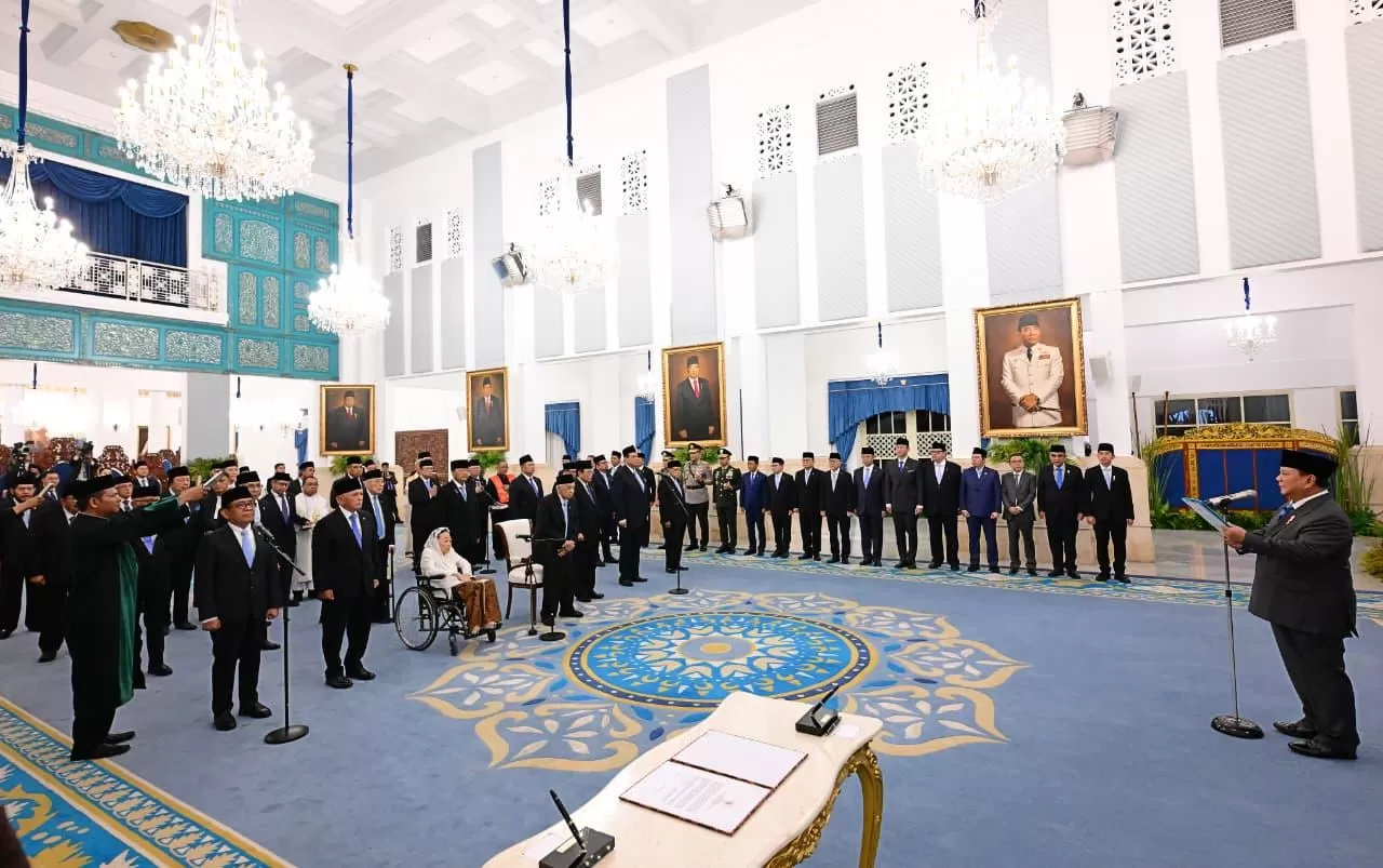 Presiden Prabowo Subianto mengangkat   26 anggota Dewan Pertimbangan Presiden  Republik Indonesia, di Jakarta, Jumat (02/10/2026). Foto BPMI Setpres.