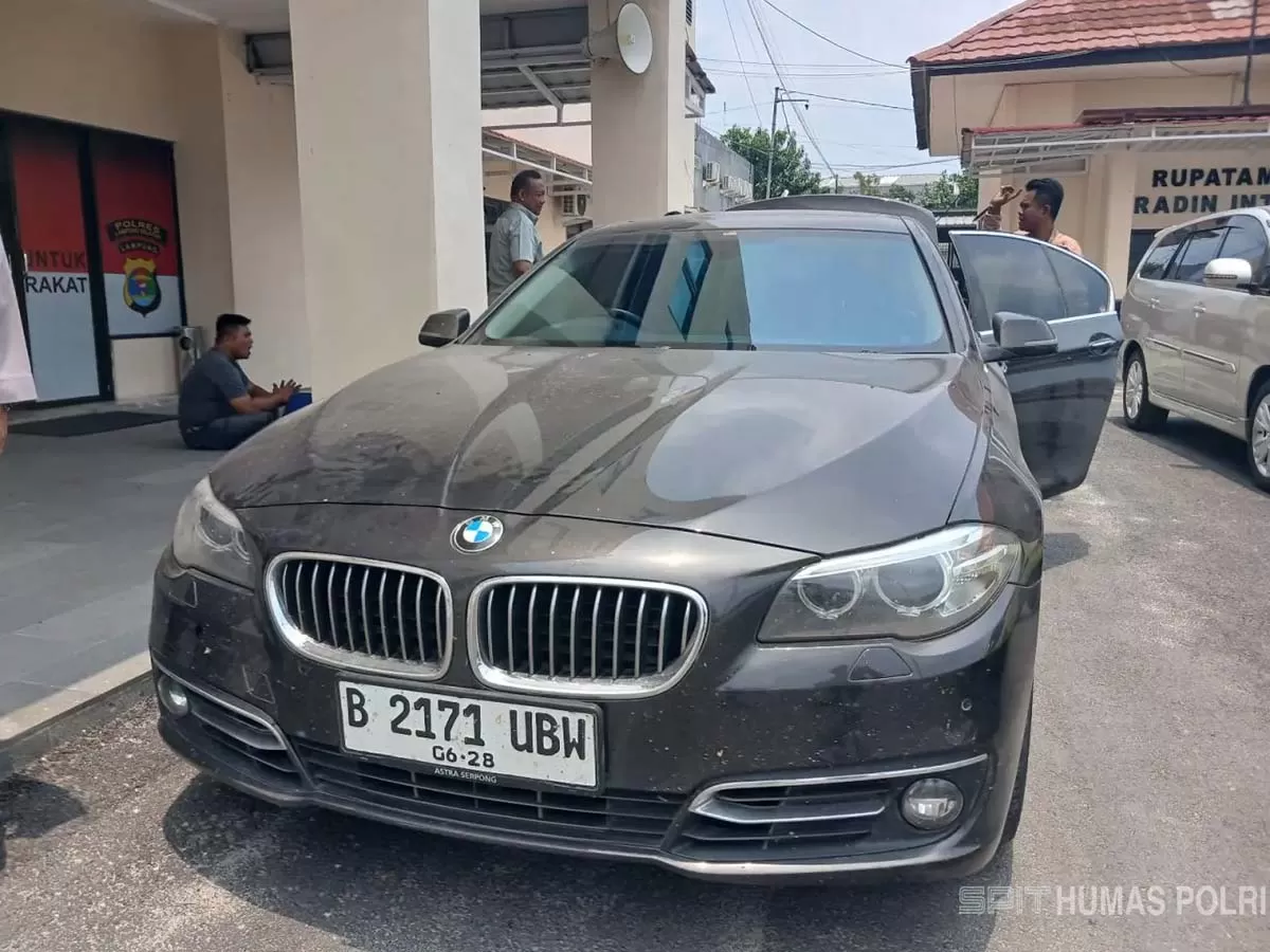 Polisi mengamankan narkotika jenis sabu di dalam mobil mewah BMW di kawasan Seaport Interdiction Pelabuhan Bakauheni, Lampung Selatan..  Foto Dok Humas Polri.