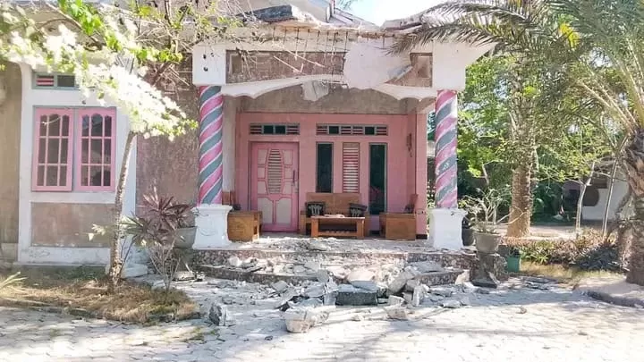 Sejumlah rumah di Kabupaten Sumba Barat Daya, Kabupaten Sumba Barat, dan Kabupaten Sumba Timur mengalami kerusakan akibat gempabumi berkekuatan magnitudo 6,1 Minggu(4/10). (BPBD  Sumba Barat) .