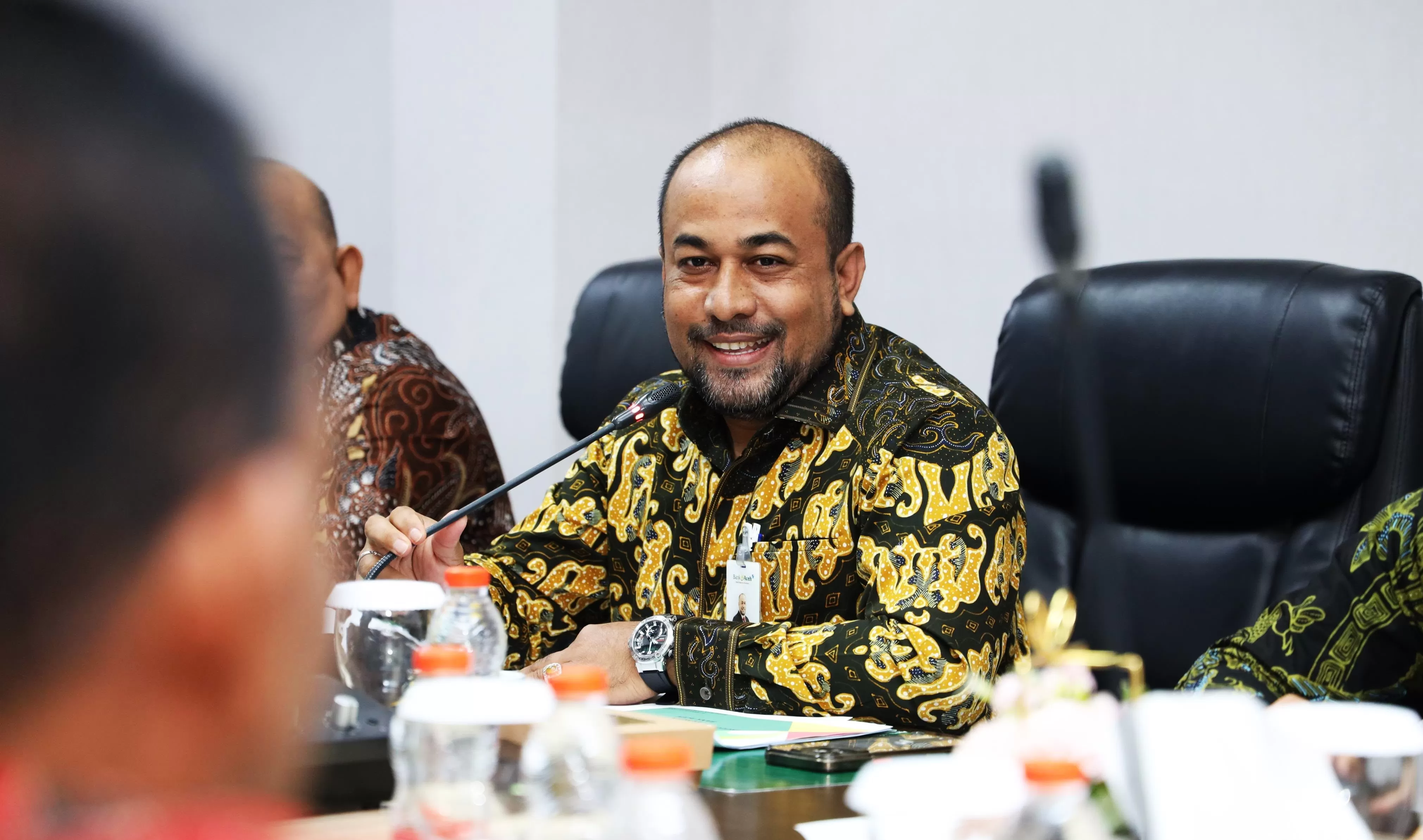 Direktur Utama Bank Aceh Syariah Fadhil Ilyas dalam sebuah pertemuan. (Foto Dokumen Bank Aceh Syariah)