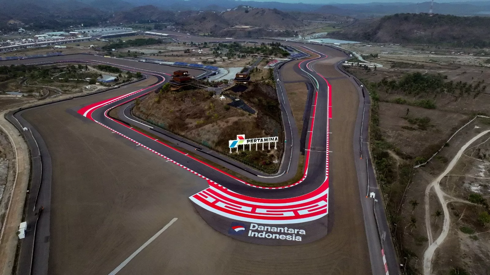 Pertamina Mandalika International Circuit di Lombok Tengah, Nusa Tenggara Barat (NTB), resmi mengantongi homologasi Grade A dari F&eacute;d&eacute;ration Internationale de Motocyclisme (FIM) untuk 2026./Foto IST.