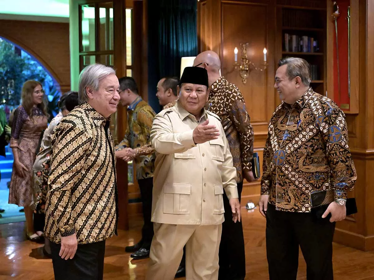 Presiden Republik Indonesia Prabowo Subianto (kanan) menerima kunjungan kerja Sekretaris Jenderal Perserikatan Bangsa-Bangsa (Sekjen PBB) Ant&oacute;nio Guterres  (kiri) di kediaman pribadi Presiden di Hambalang, pada Minggu, 18 Oktober 2026. Foto: BPMI Setpres/Rusman