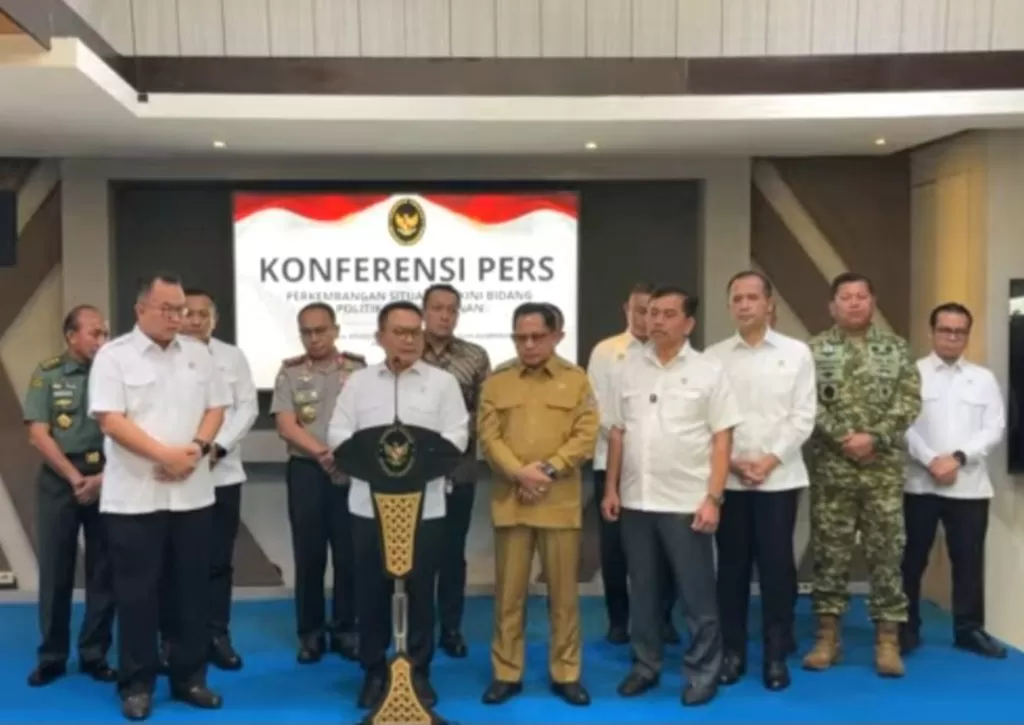 Menko Polkam, Jenderal TNI (Purn.) Dudung Abdurachman saat konferensi pers mengenai perkembangan situasi terkini bidang politik dan keamanan di Jakarta, Senin (19/10/2026). (SC Video Kemenko Polkam).