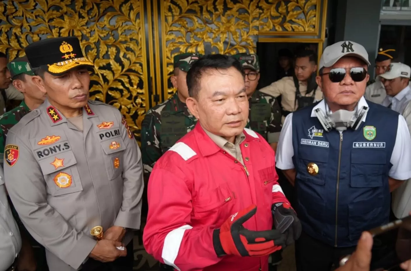 Menko Polkam Dudung Abdurachman meninjau penanganan karhutla di Sematang Borang, Palembang. (Foto: TikTok Kemenko Polkam) ((Foto: TikTok Kemenko Polkam))