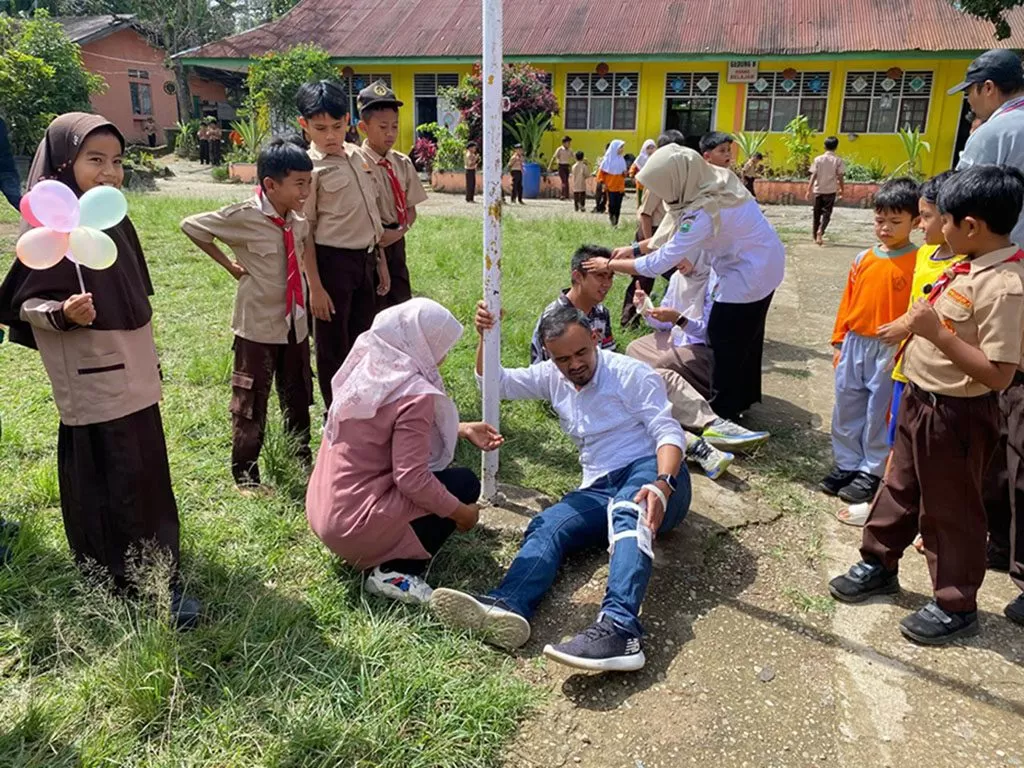 Sejumlah mengikuti pembekalan pelatihan mitigasi bencana, prosedur keselamatan dan layanan dukungan psikososial.  Foro Dok Kemendikdasmen.
