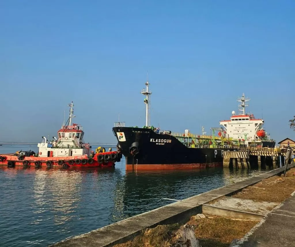 Pertamina datangkan kapal MT Klasogun untuk mempercepat pemulihan pasokan BBM di Bali. (Foto: Dok. Humas Pertamina Jatimbalinus) 