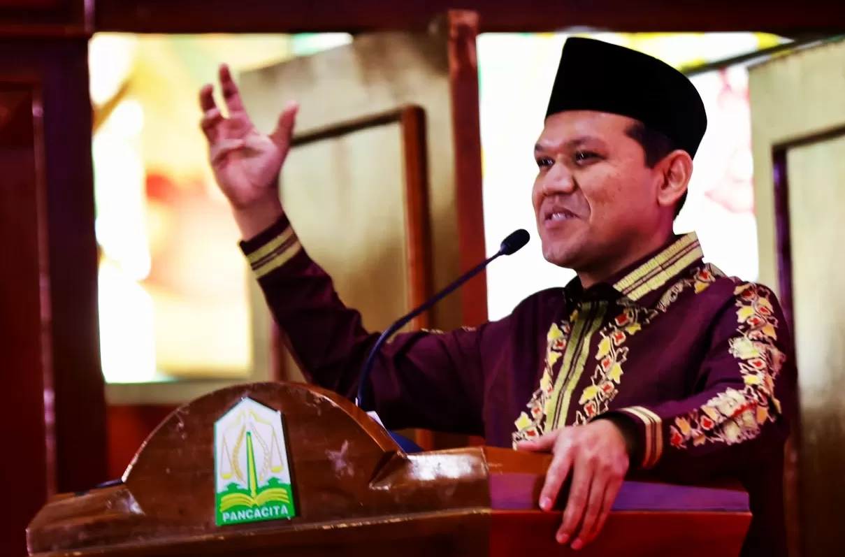 Wakil Gubernur (Wagub) Aceh Fadhulullah atau Dek fadh mengapresiasi KPK RI memberikan anugerah desa antikorupsi ke 15 desa di Aceh. (Foto Humas Aceh)