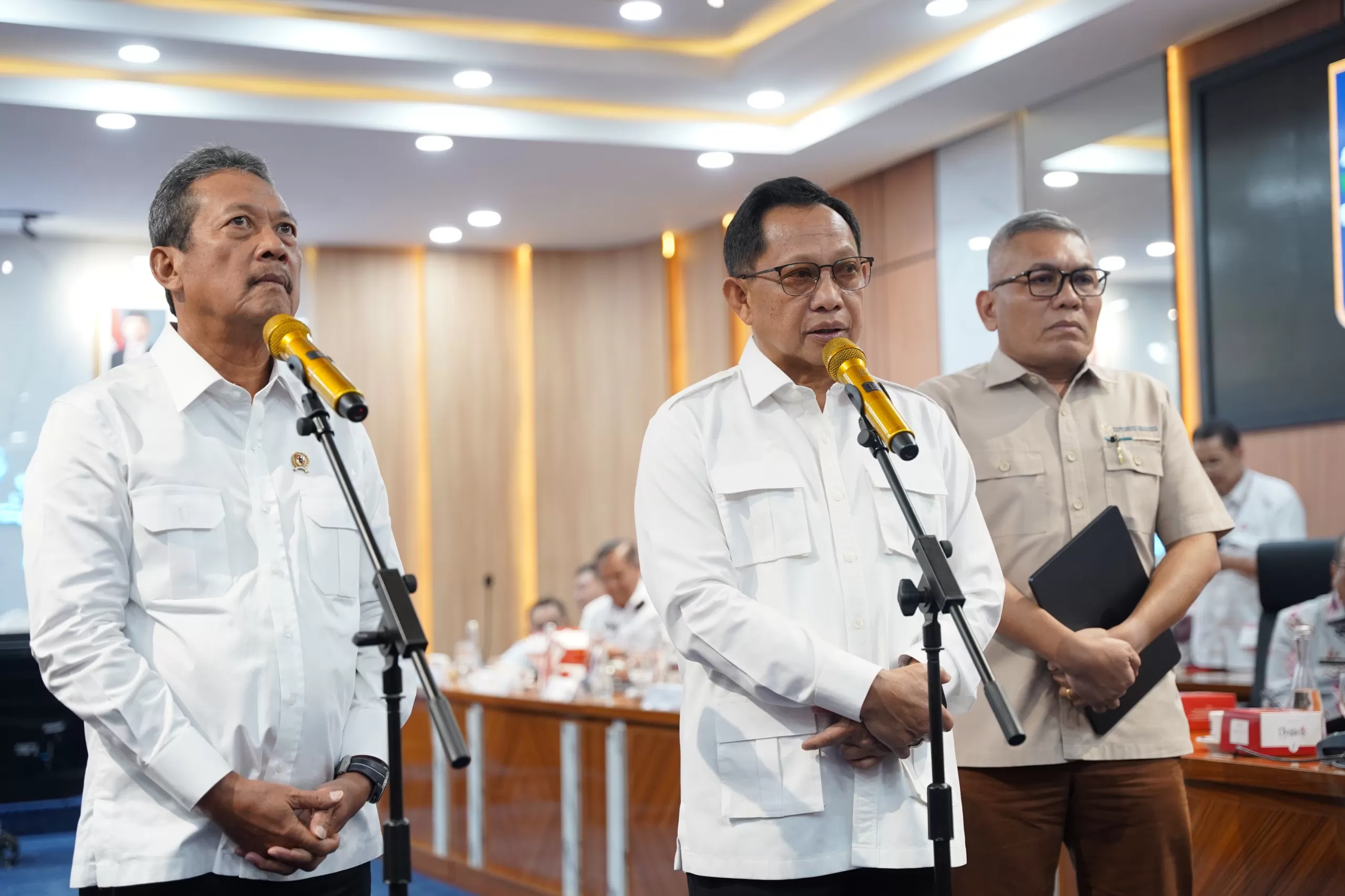 Kepala Satgas PRR bencana Sumatera, Tito Karnavian bersama menteri KKP menyampaikan keterangan terkait dukungan anggaran pemulihan benanca Sumatera tahun 2027. Foto Dok Stages PRR
