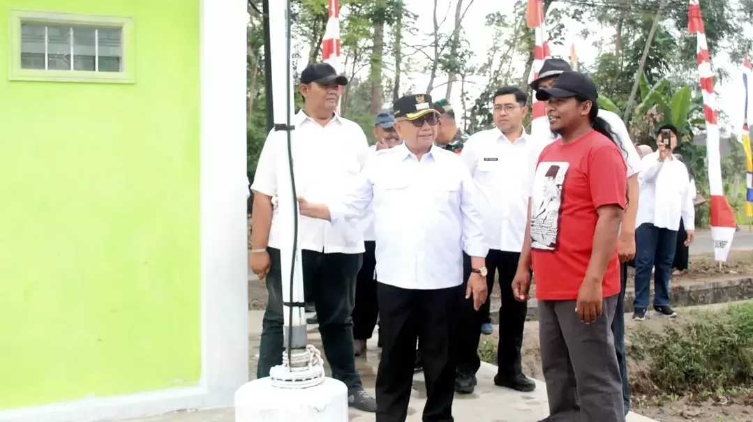 Bupati Blitar Drs. H. Rijanto, MM., bersama sejumlah Kepala Perangkat Daerah terkait, meninjau fasilitas Irigasi Perpompaan Air (Irpom). (Foto: ist)