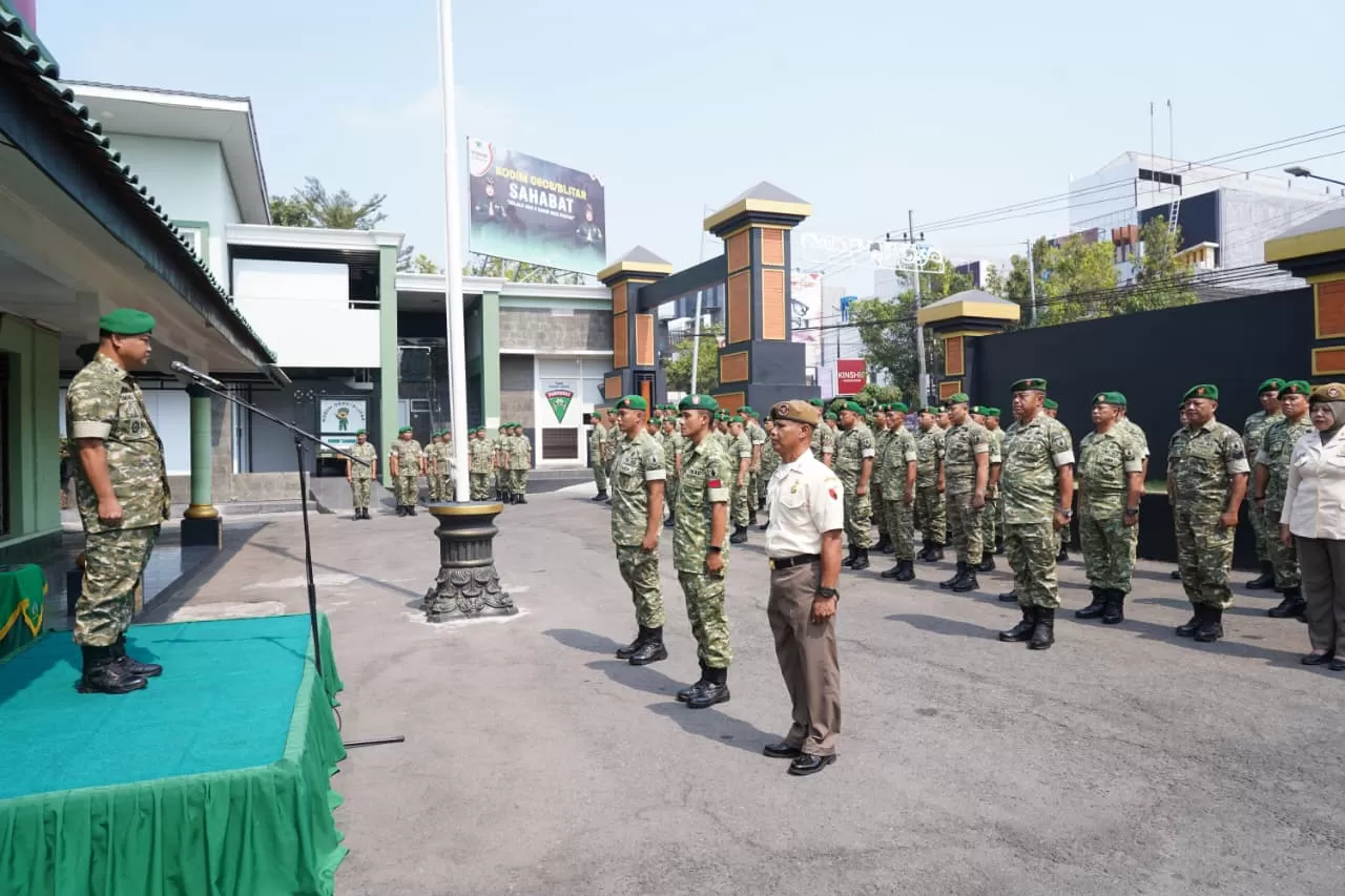 Sebanyak 64 personel Kodim 0808/Blitar resmi menerima kenaikan pangkat satu tingkat lebih tinggi pada periode 1 Oktober 2026 (Dim0808)