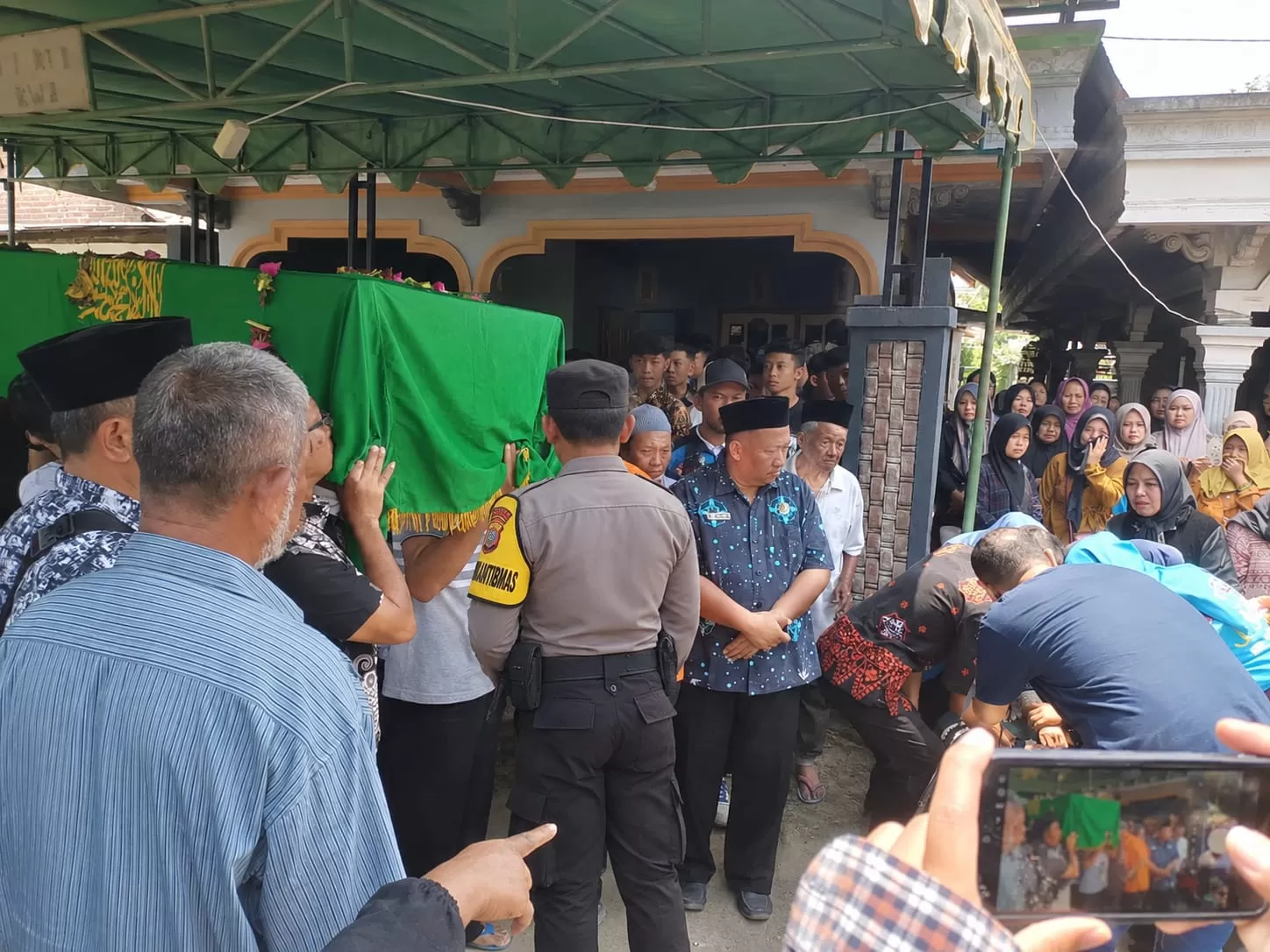 Pemakaman korban KM Virgo