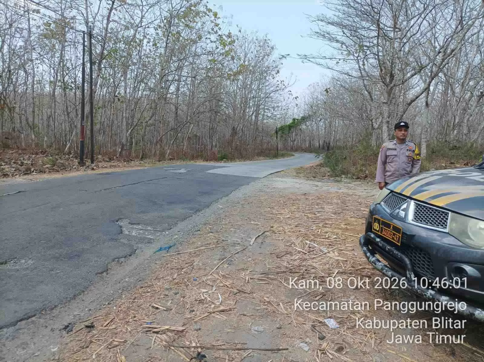 Bhabinkamtibmas Panggungrejo Blitar Patroli Kawasan Perhutani  