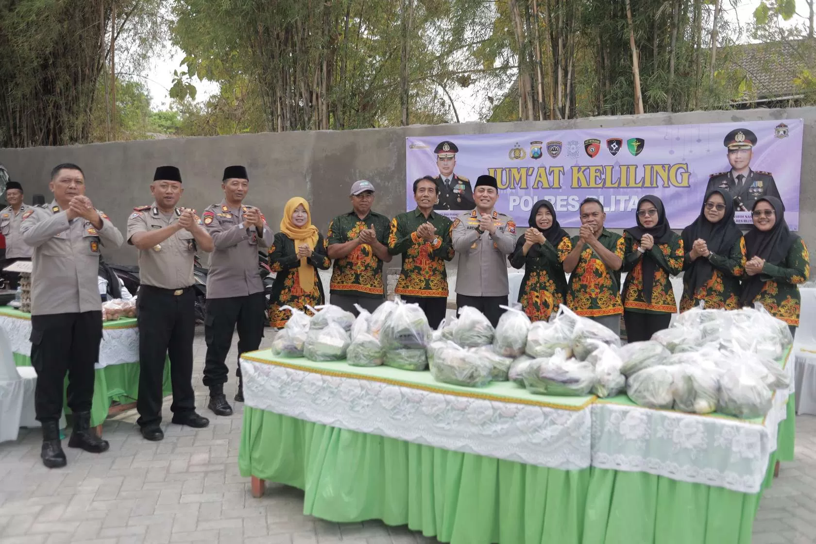 Polres Blitar terus meningkatkan kedekatan dan pelayanan kepada masyarakat melalui kegiatan Jumat Keliling