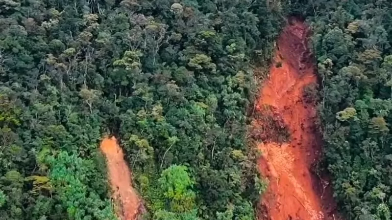 Jejak sumber galodo Solok yang diduga berasal dari lereng atas Gunung Talang. (Foto: Tangkap Layar Video Drone Instagram ib.hobbies)