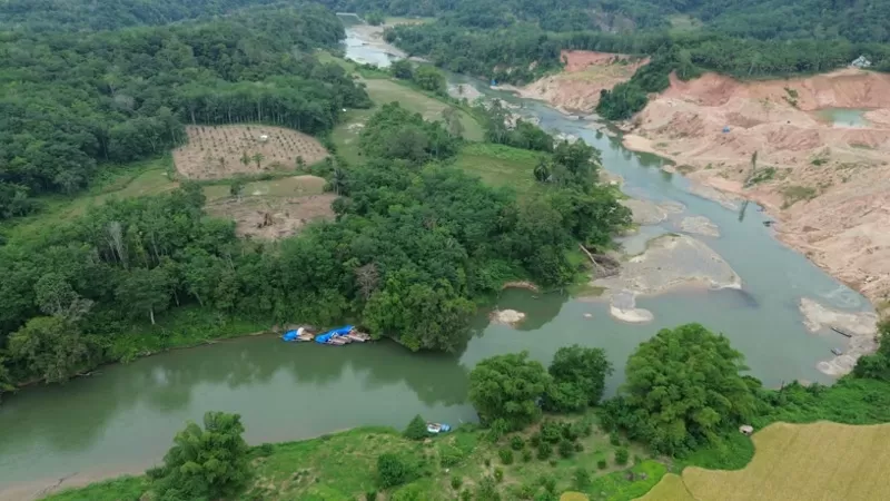 Aktivitas Tambang Ilegal di Kabupaten Sijunjung. (Foto: Walhi Sumbar)