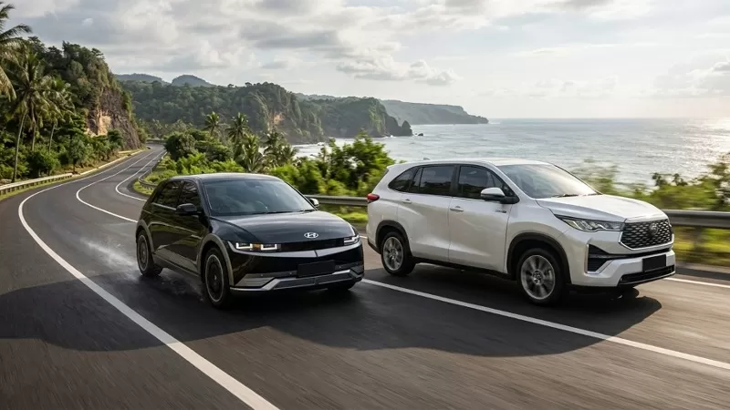 Ilustrasi Hyundai Ioniq 5 vs Toyota Zenix Hybrid Setelah Dua Tahun (Foto: Promedia)