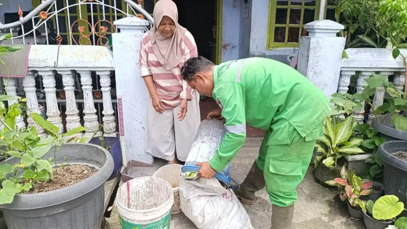 Program Pe&rsquo;Lah mulai berjalan di Padang. Warga didorong memilah sampah dari rumah. (Foto: Kominfo Padang)