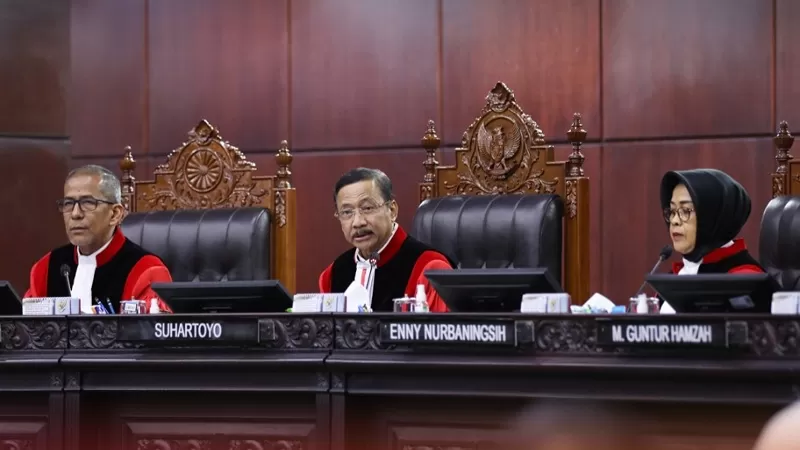 Hakim Konstitusi saat Sidang Pengucapan Putusan Perselisihan Hasil Pemilu Presiden dan Wapres Nomor 01/PHPU.PRES-XXIV/2026 yang digelar Selasa malam (6/10/2026). (Foto: MK RI)