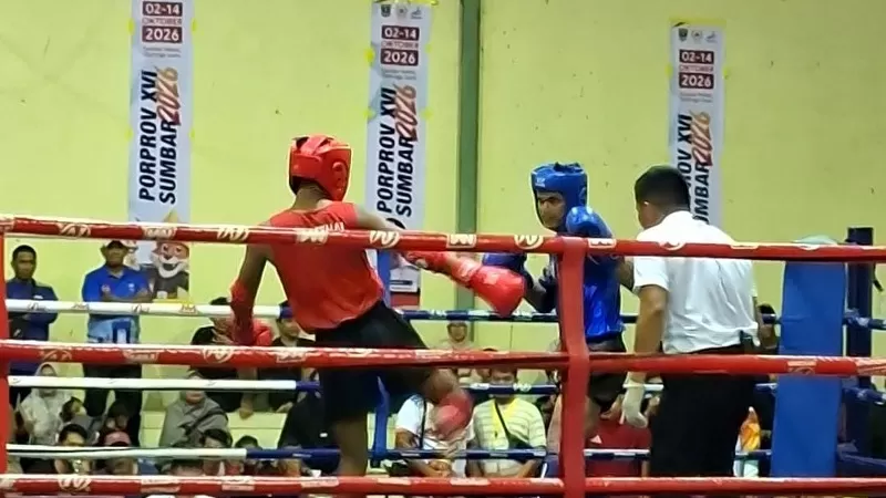 Kontingen Muaythai Kota Padang saat berlaga di Porprov Sumbar 2026. (Foto: Kominfo Padang)