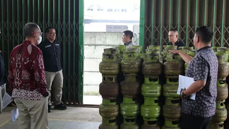 Satgas Pengendalian dan Pengawasan Pendistribusian BBM dan LPG 3 Kg Pemko Payakumbuh saat sidak ke sejumlah agen dan pangkalan, Kamis (8/10/2026). (Foto: Pemko Payakumbuh)