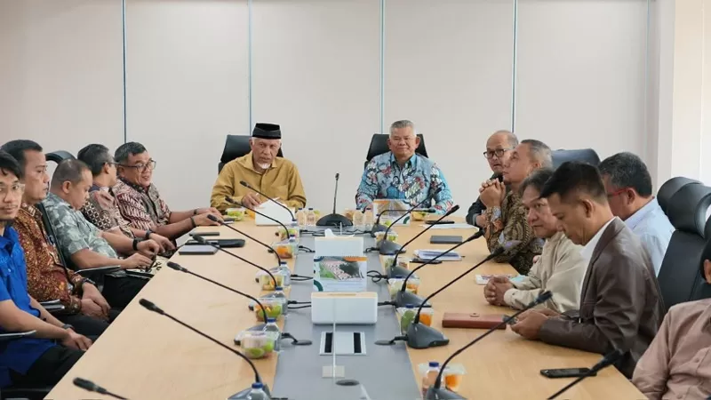 Pemprov Sumbar saat pertemuan dengan Badan Bank Tanah, di Jakarta pada Selasa (6/10/2026). (Foto: Humas Pemprov Sumbar)