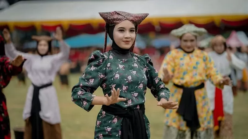 Tari Tapak Kubuang saat Pembukaan Rang Solok Baralek Gadang 2026. (Foto: Prokopim Kota Solok)